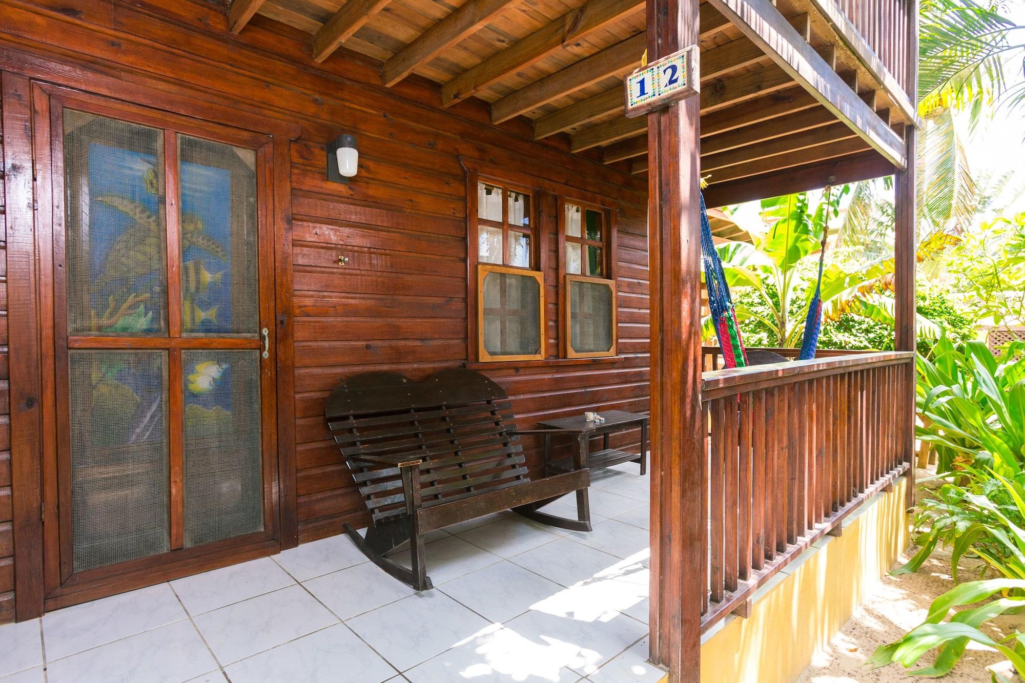 Bananarama Dive & Beach Resort Уест Бей Екстериор снимка