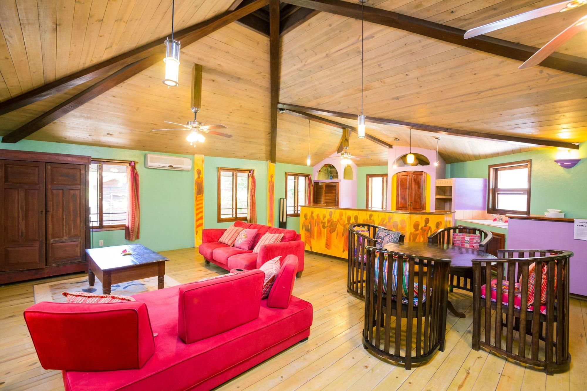 Bananarama Dive & Beach Resort Уест Бей Екстериор снимка