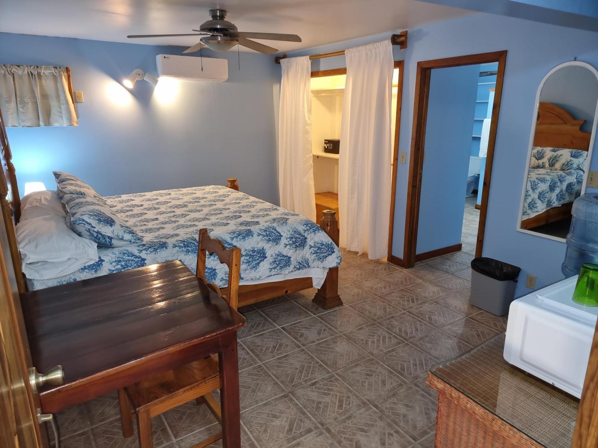 Bananarama Dive & Beach Resort Уест Бей Стая снимка