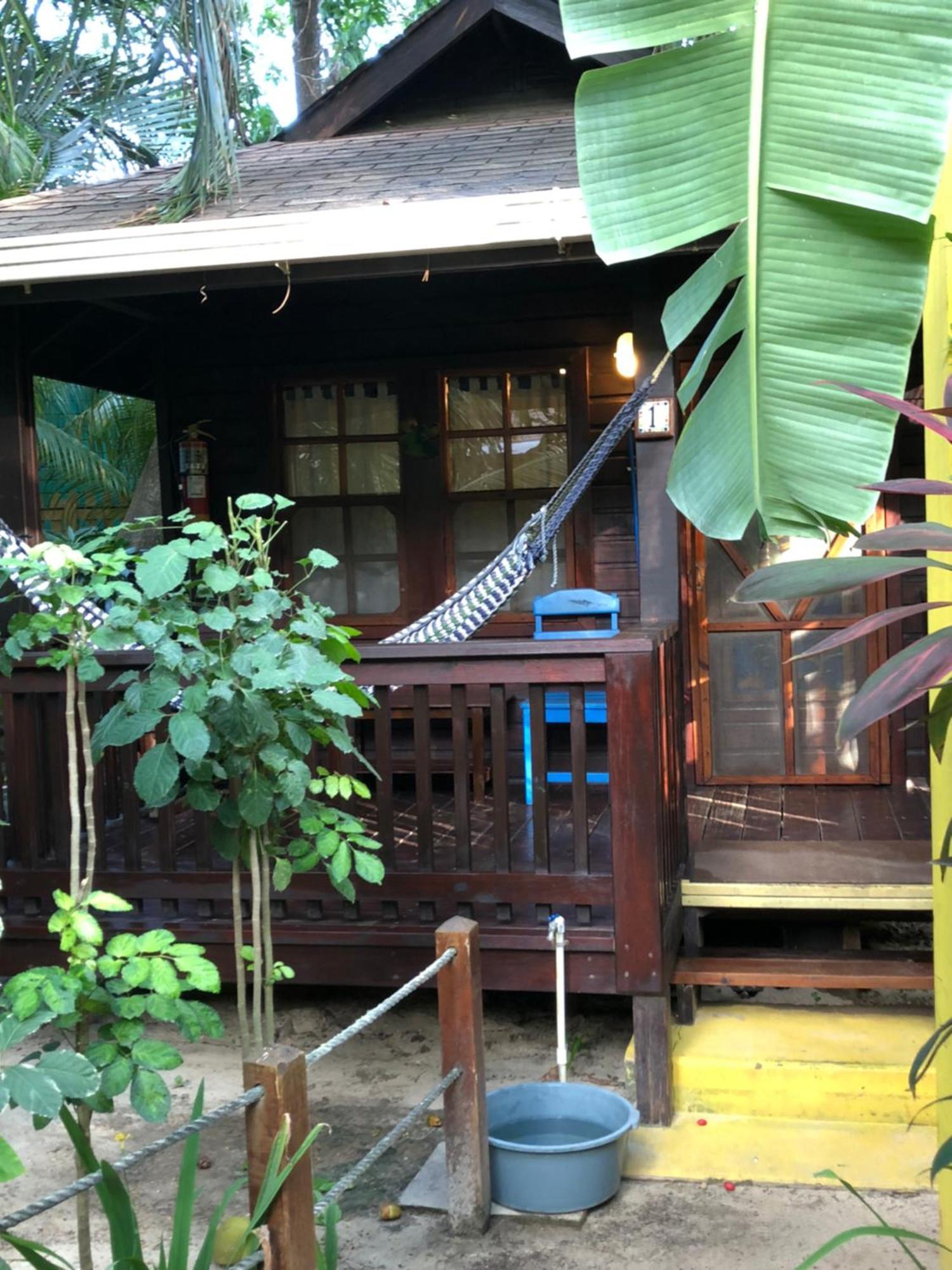 Bananarama Dive & Beach Resort Уест Бей Екстериор снимка