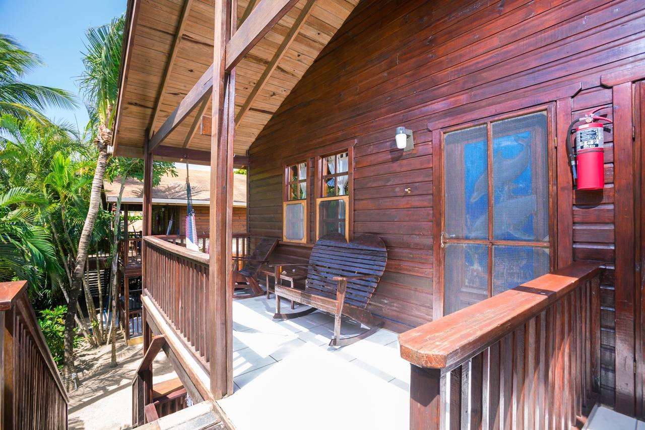 Bananarama Dive & Beach Resort Уест Бей Екстериор снимка