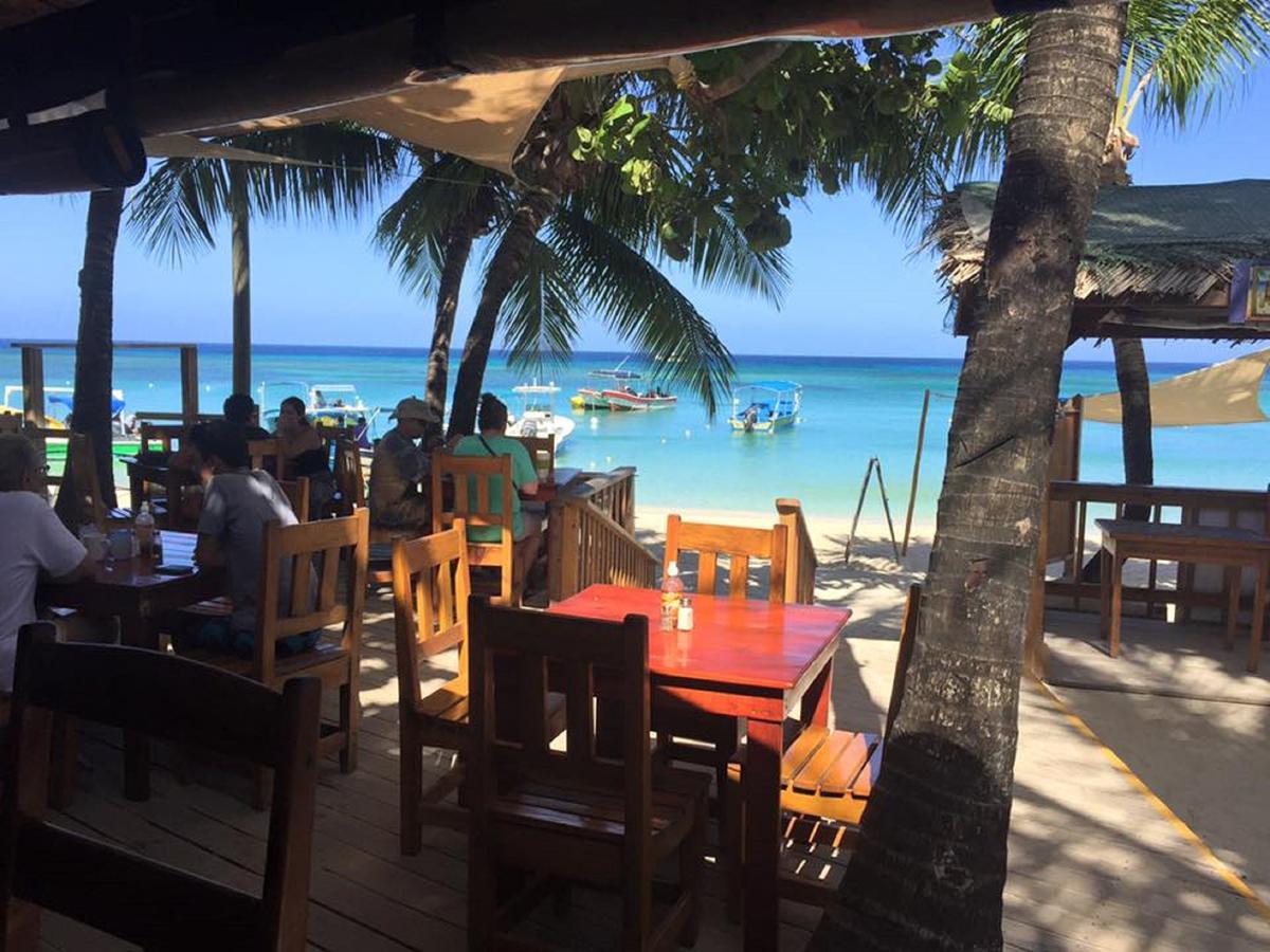 Bananarama Dive & Beach Resort Уест Бей Екстериор снимка