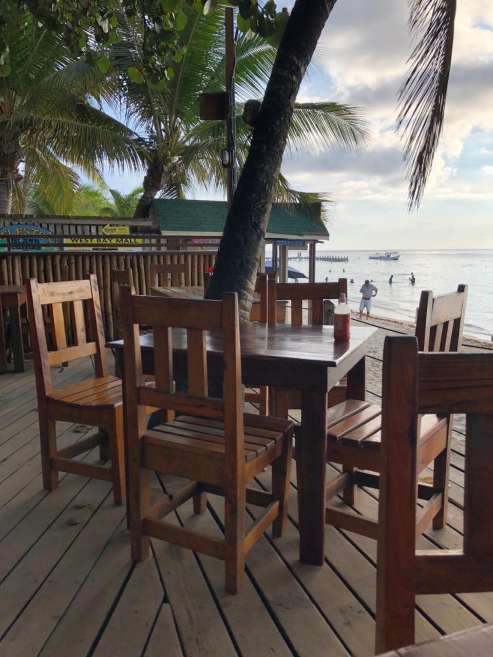 Bananarama Dive & Beach Resort Уест Бей Екстериор снимка