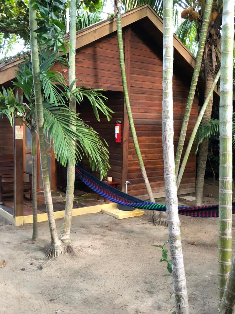 Bananarama Dive & Beach Resort Уест Бей Екстериор снимка
