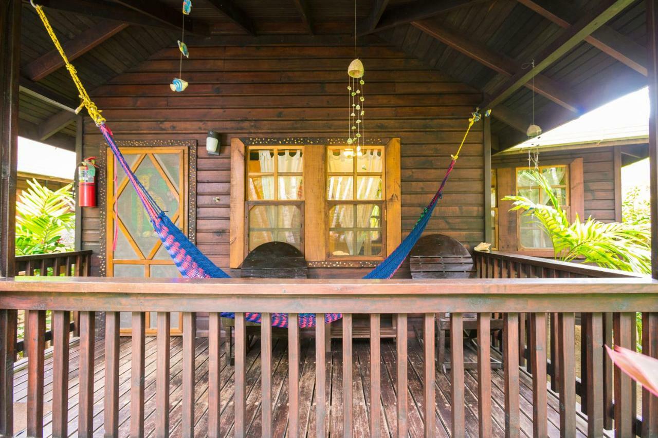 Bananarama Dive & Beach Resort Уест Бей Екстериор снимка