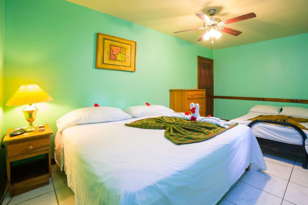 Bananarama Dive & Beach Resort Уест Бей Екстериор снимка
