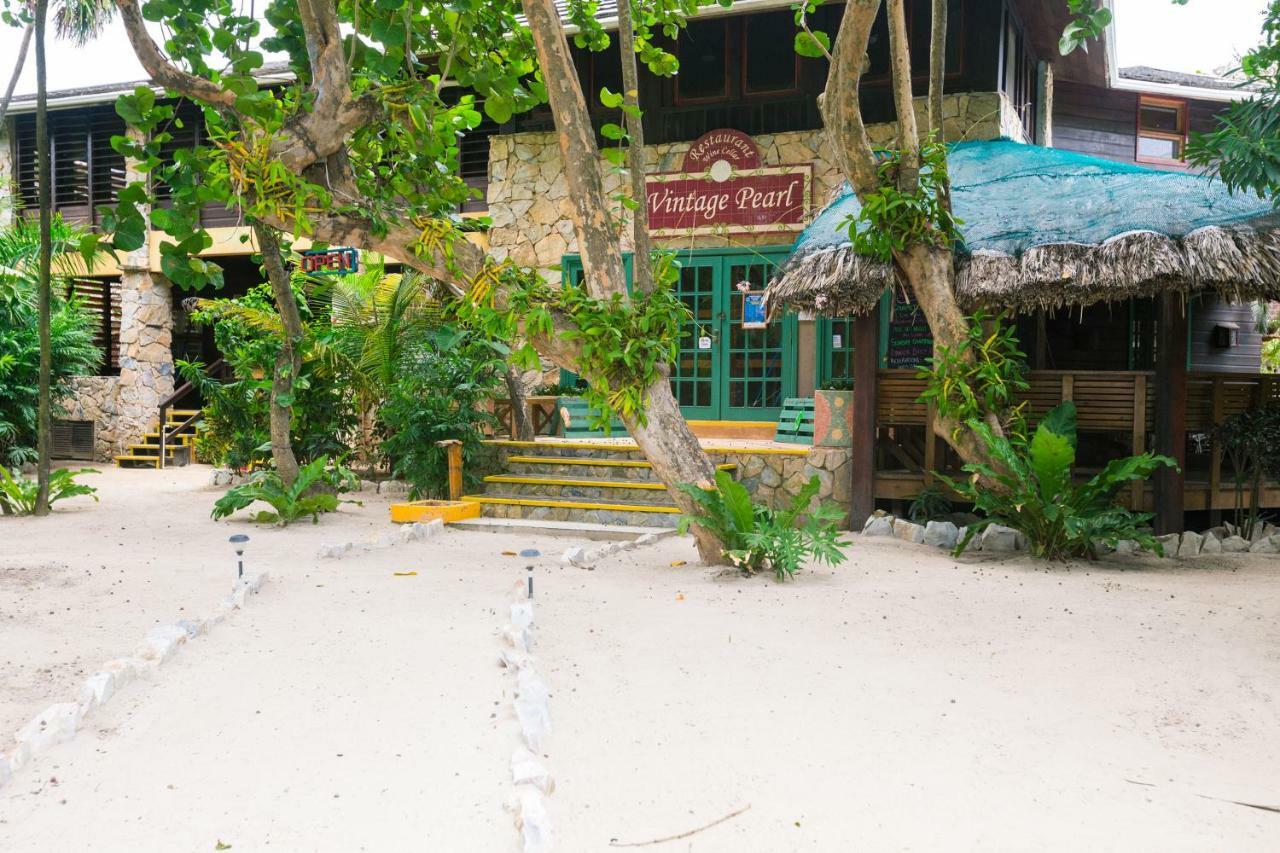 Bananarama Dive & Beach Resort Уест Бей Екстериор снимка