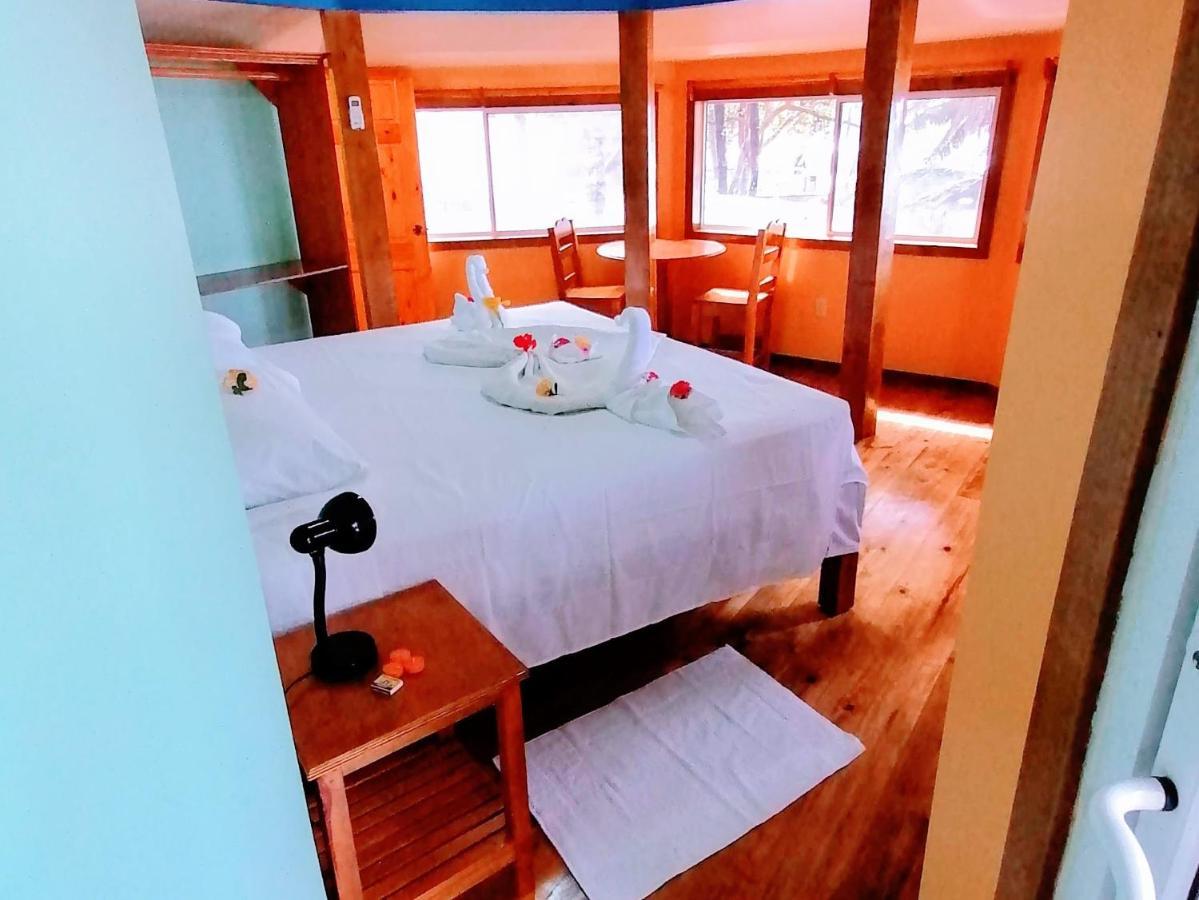 Bananarama Dive & Beach Resort Уест Бей Екстериор снимка